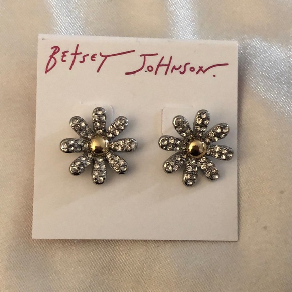 Betsey Johnson Silver Tone Ohh A Daisy Stud Earrings Crystal Accents NWT - Picture 4 of 13